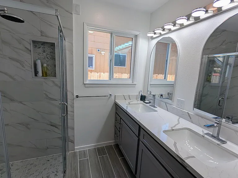 1385 Sprague St — Photo 3