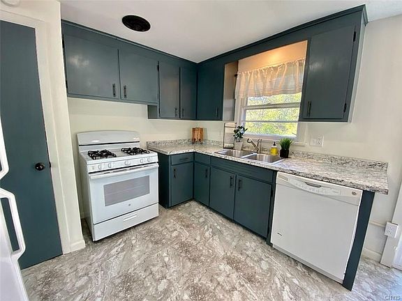 4th image of 233 Belle Ave