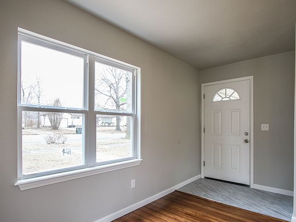 4th image of 610 S Oak St