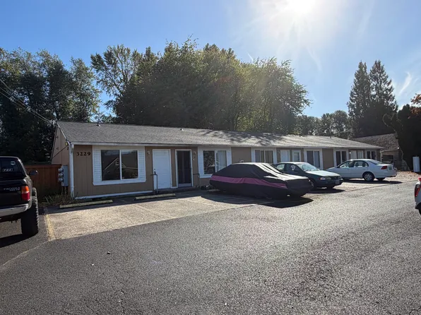 3229 Washington Way APT 1, Longview, WA 98632