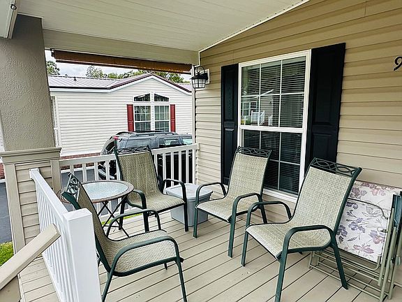 3rd image of 9842 Sandringham Dr