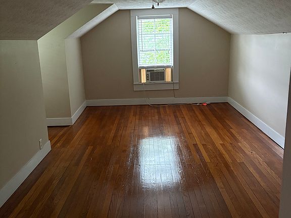 3rd image of 412 W Race St