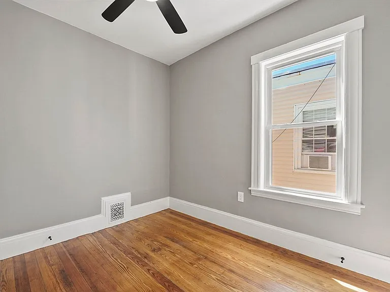 18 Lyon St #3 — Photo 8