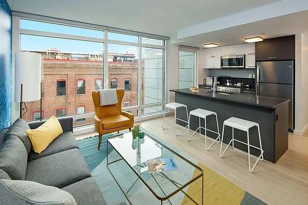 Rented by Lisa Management | media 27