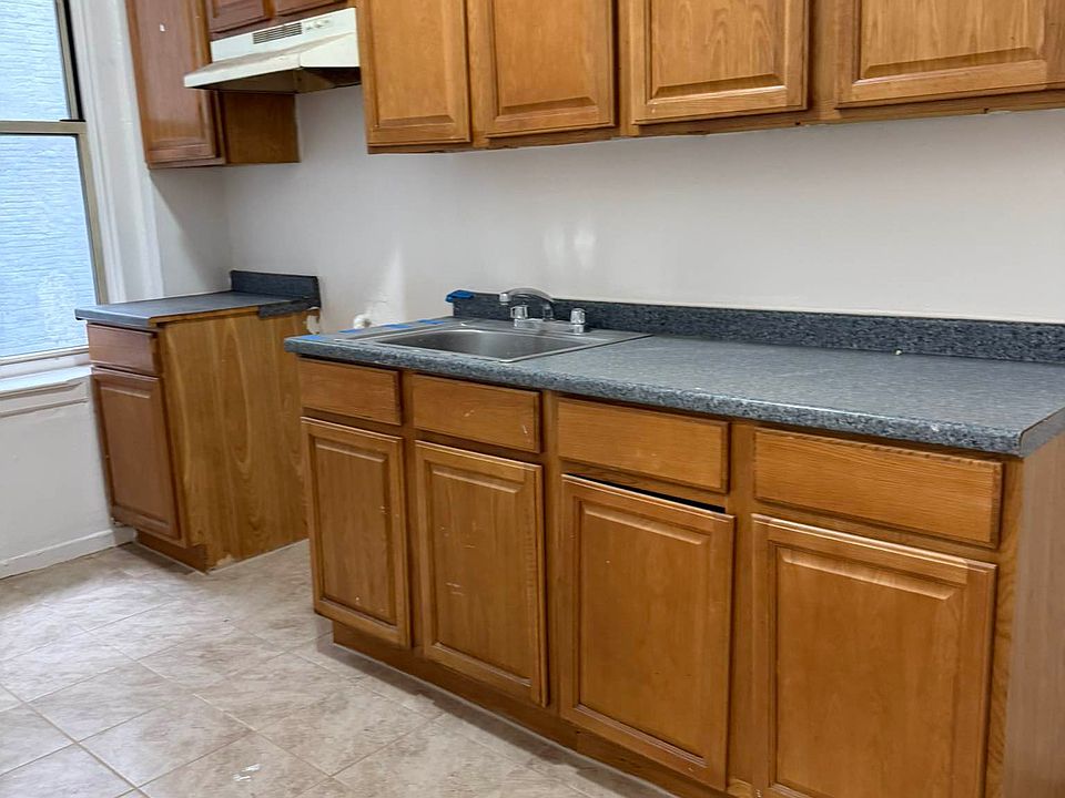 1st image of 261 Seaman Ave #B10