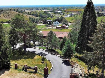 365 Knob Hill Ct, Eagle, ID, 83616