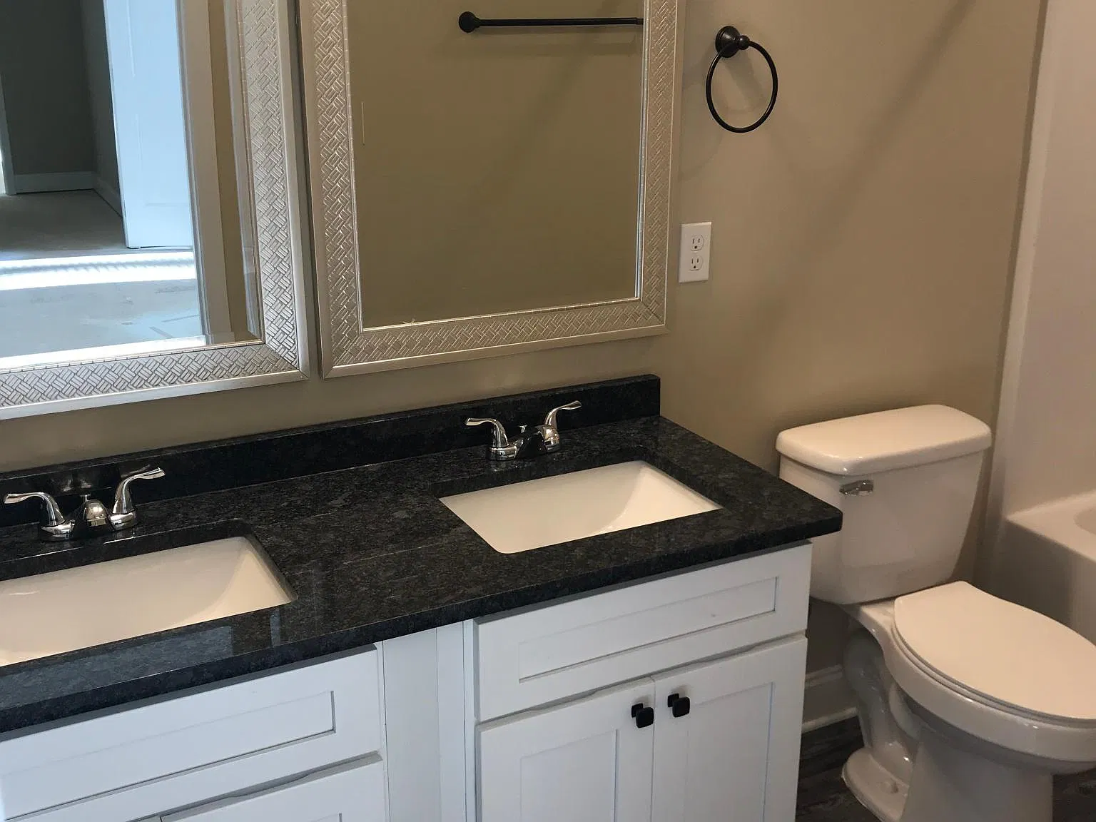 3 bed, 2.5 bath, 1820 sqft, $2,400 — Photo 3