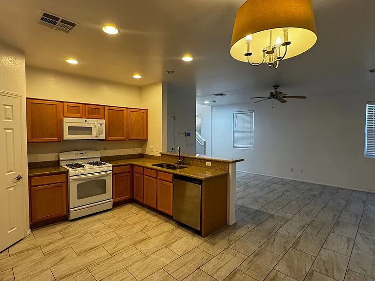 8425 Trudeau Ave — Photo 7
