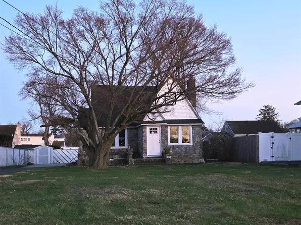 229 14th Street, West Babylon, NY 11704