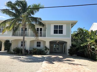 371 8th St, Key Colony Beach, FL 33051