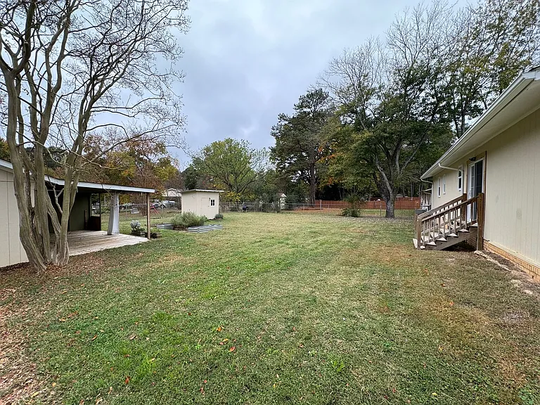 1505 Foxwood Dr — Photo 4
