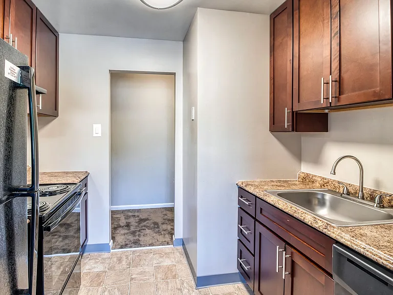 Carriage Park Apartments — Photo 6