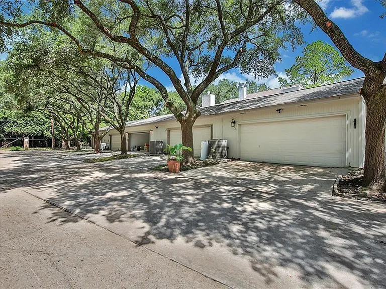 652 N Eldridge Pkwy — Photo 21