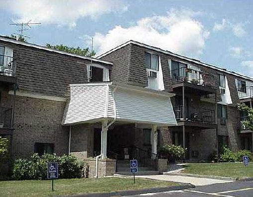 1st image of 752 Quaker Ln #C 210