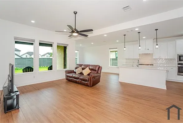 5 bed, 3268 sqft, $3,650 — Photo 4