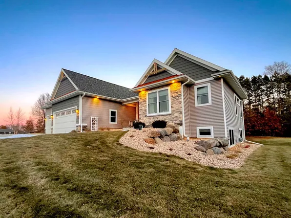 W5728 Packer Ln, Pardeeville, WI 53954