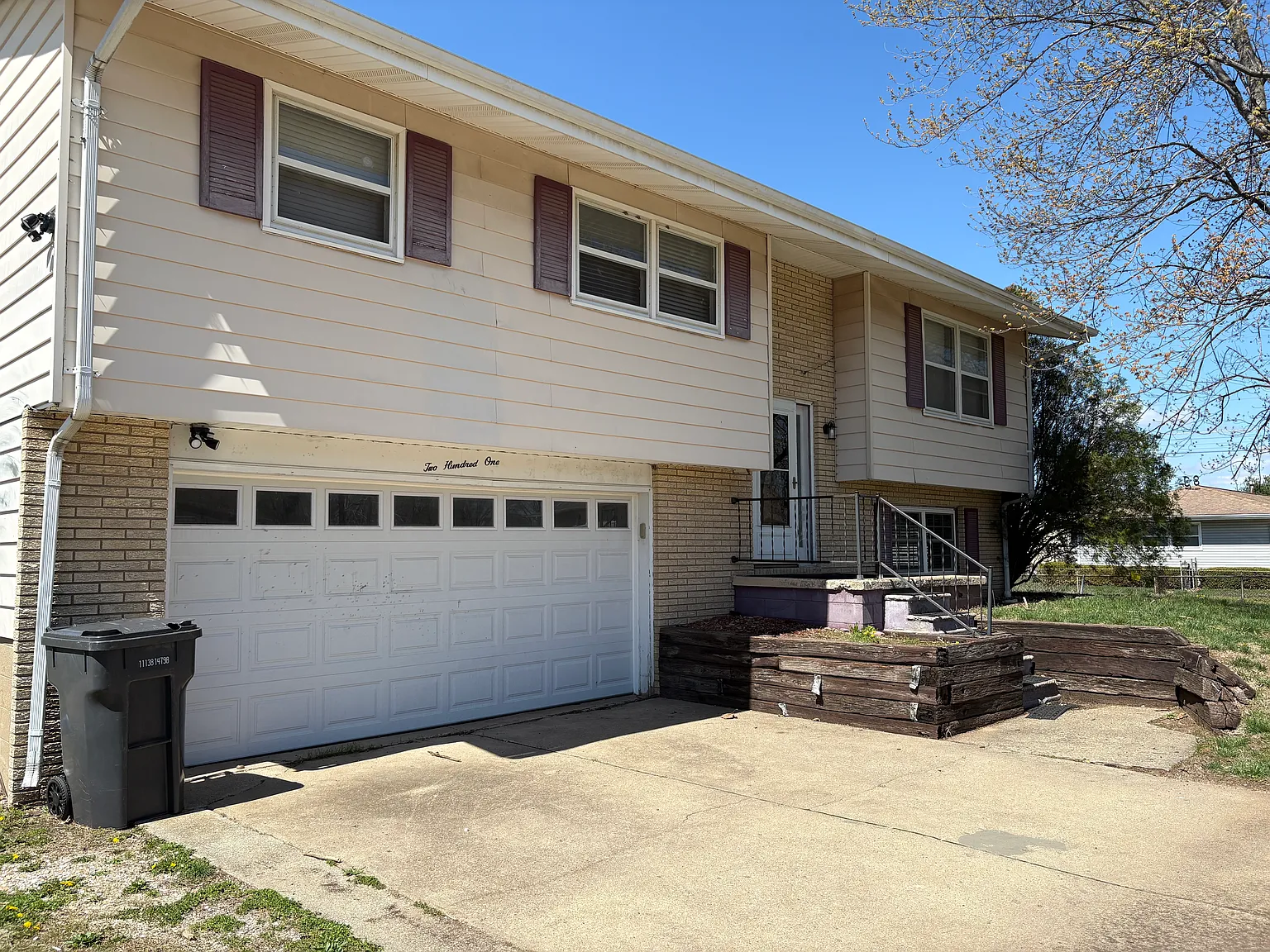 201 Saint Mark Dr photo 1