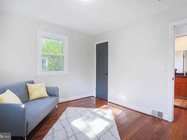 8511 Potomac Ave — Photo 15