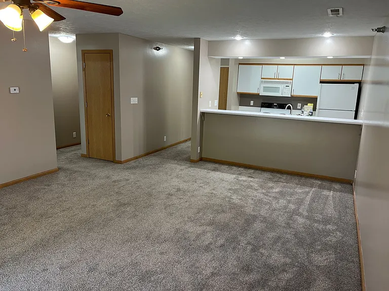 Deer Park Apartments — Photo 24