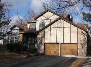 1105 Oak Ridge Dr, Streamwood, IL 60107