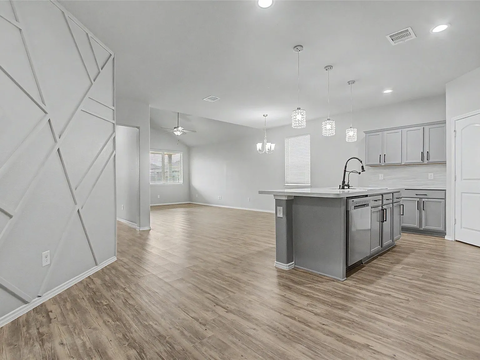 4 bed, 2.0 bath, 1757 sqft, $2,150 — Photo 3