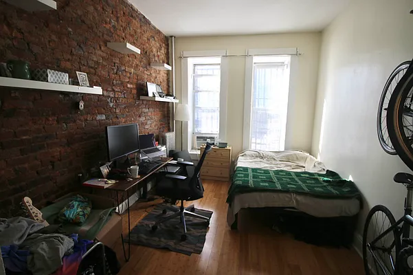 Rented by Delmark Realty LLC | media 8