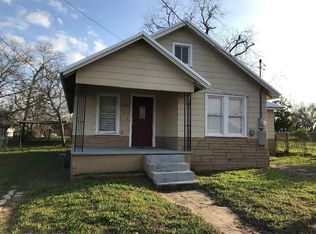 1012 Simpson St, Schulenburg, TX 78956