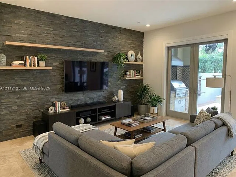 7560 SW 56th Ct #Townhouse 7560