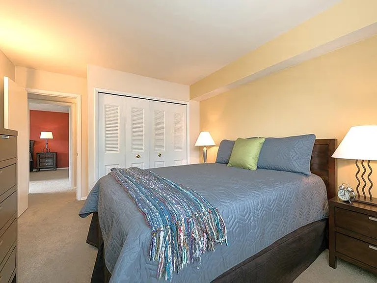 Rollingwood Apartments — Photo 9