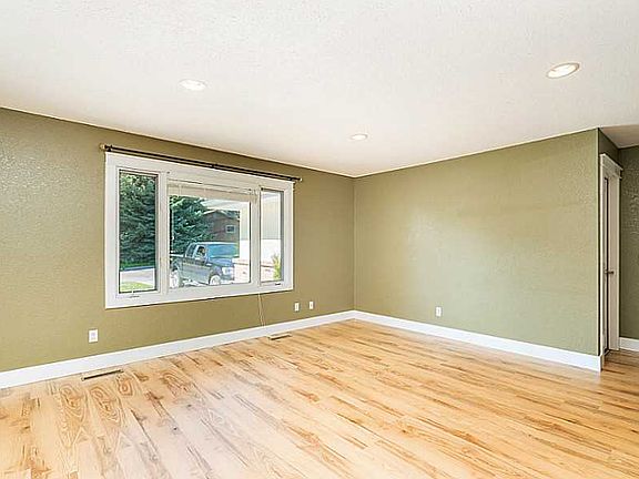 5th image of 3115 Silverwood St