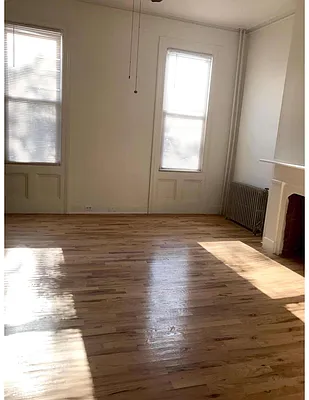 Rented by MCR Realty | media 10