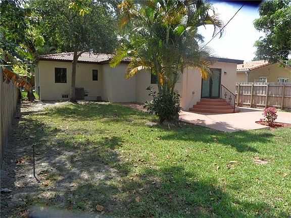 3rd image of 441 De Leon Dr