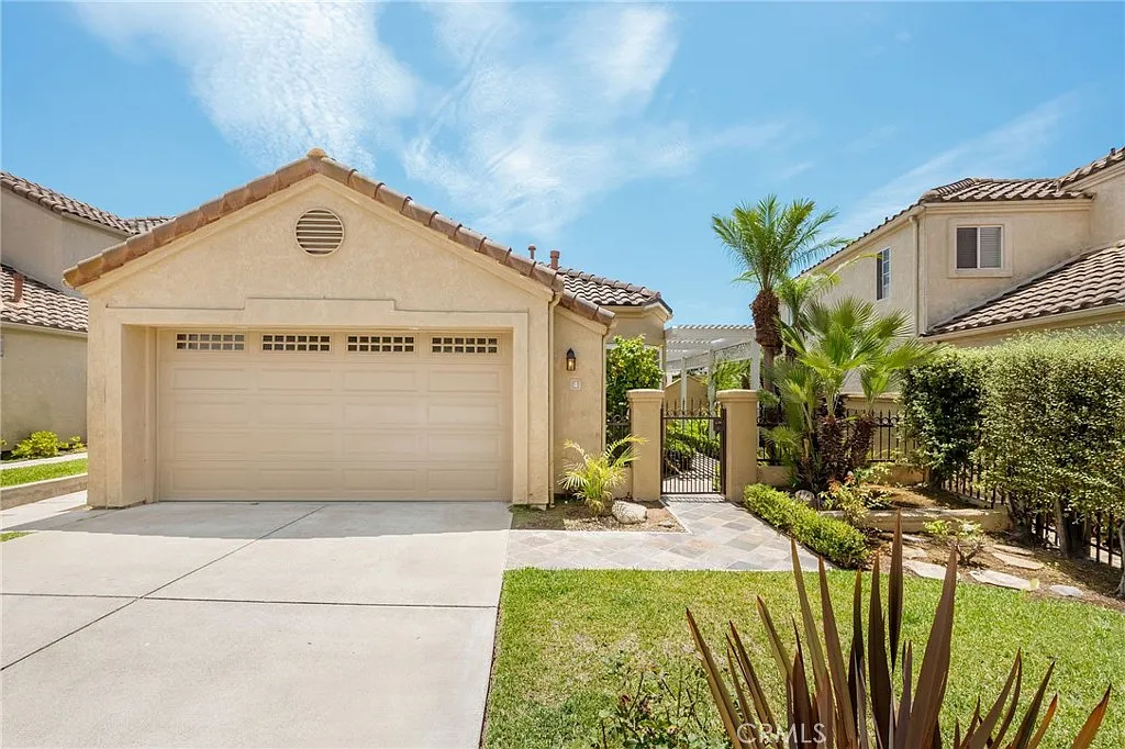 3 bed, 1553 sqft, $8,950 — Photo 2