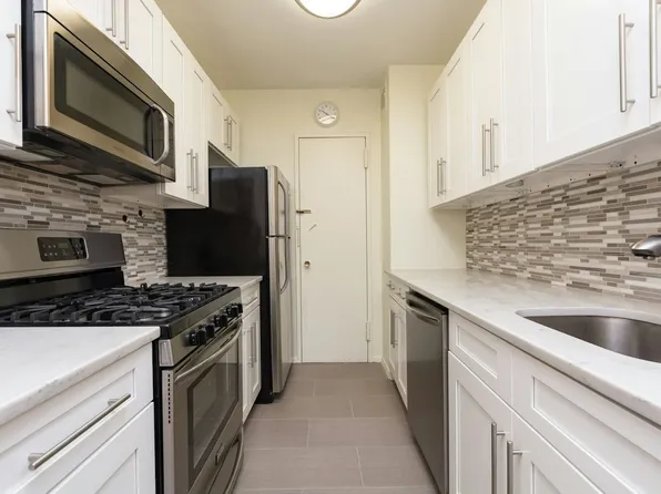 3050 Fairfield Avenue 3F image 2 of 11