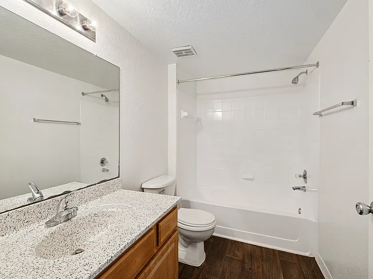 Vista Haven Apartment Homes — Photo 37