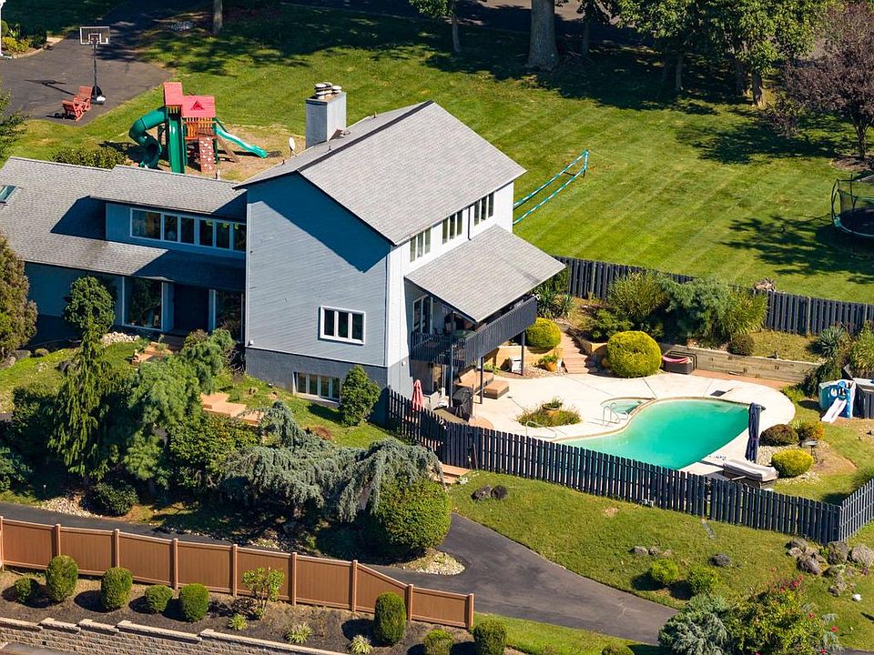 1st image of 313 Wyndmoor Ln