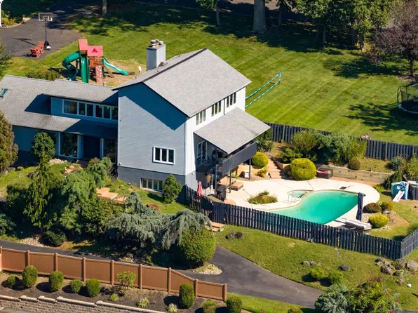 313 Wyndmoor Ln, Huntingdon Valley, PA 19006