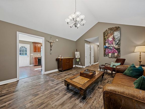 4th image of 208 Matt Dr