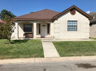 35 Leona Hts, Uvalde, TX 78801