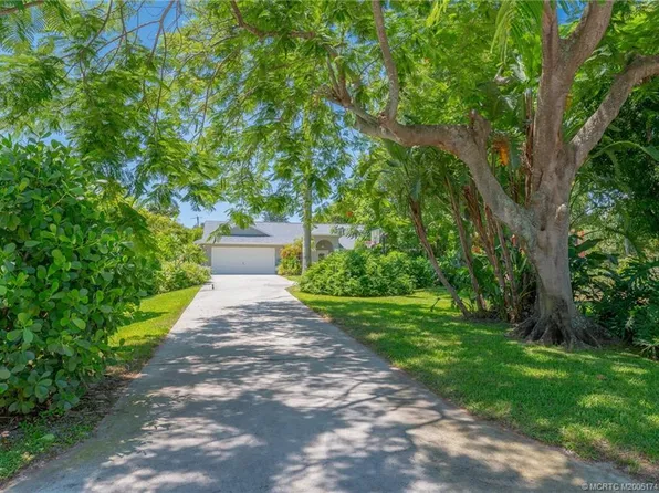 1065 NE Oceanview Cir, Jensen Beach, FL 34957