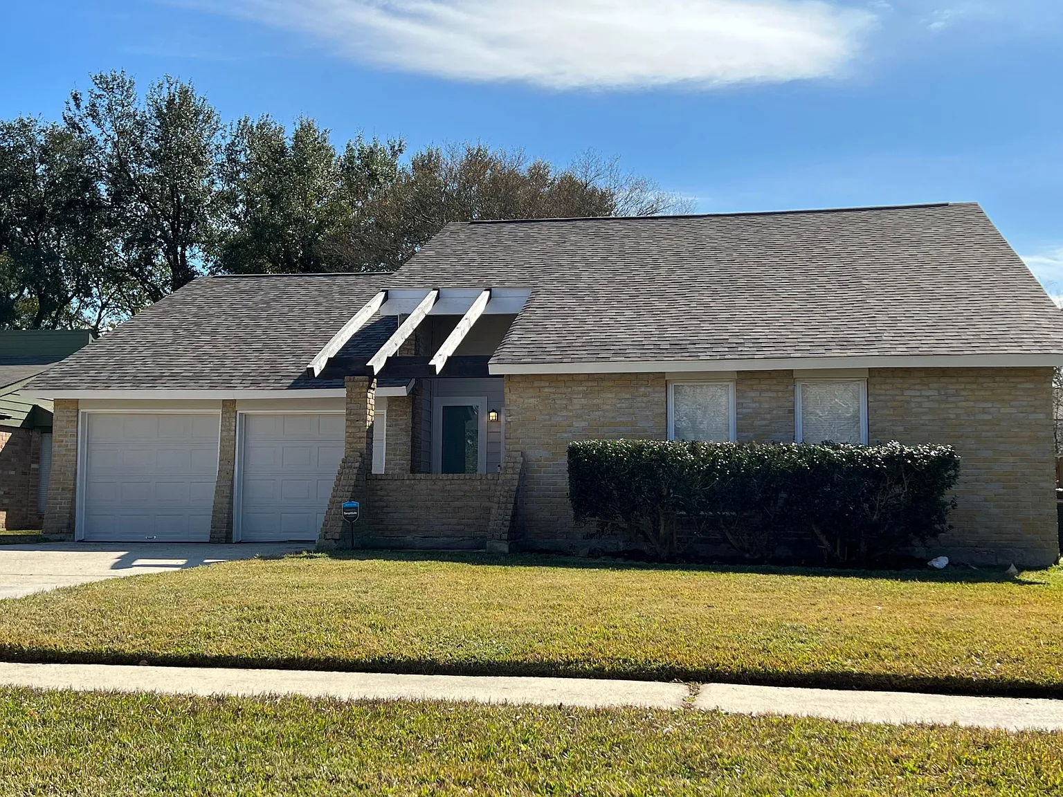 6915 Briarfield Dr — Photo 2