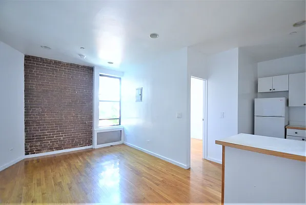 Rented by CITY SKYLINE REALTY INC | media 21