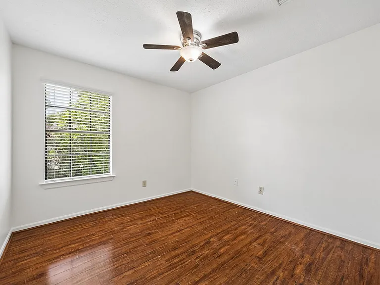 15251 Kelbrook Dr — Photo 17