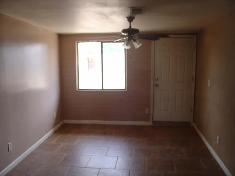 1823 W Fairmount Ave — Photo 2