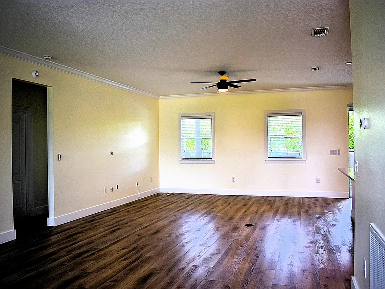 1217 SW Marmore Ave — Photo 9