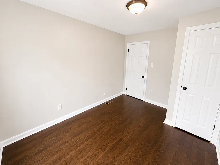 581 N 5th St #1R — Photo 8