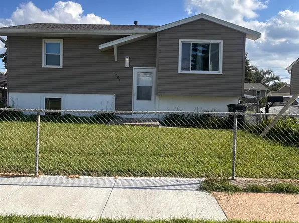 1201 Avenue P, Carter Lake, IA 51510