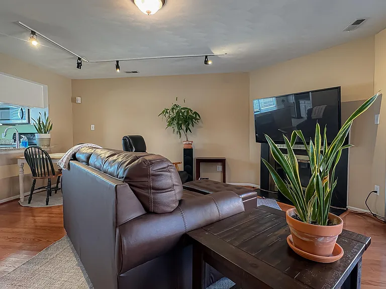 519 W 20th St #302 — Photo 25