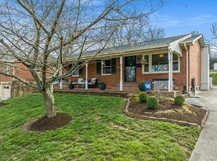 1044 Elmendorf Dr, Lexington, KY 40517