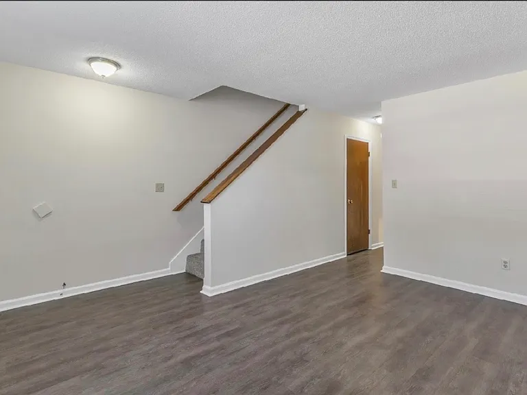 102 Kimeran Ln #B — Photo 4